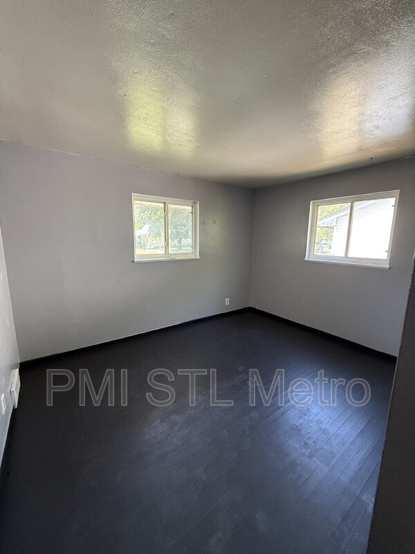 Building Photo - 10736 Spring Garden Dr