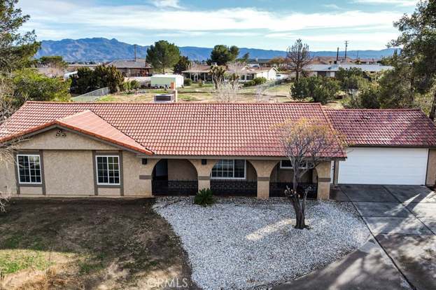 Foto del edificio - 17433 Sultana St