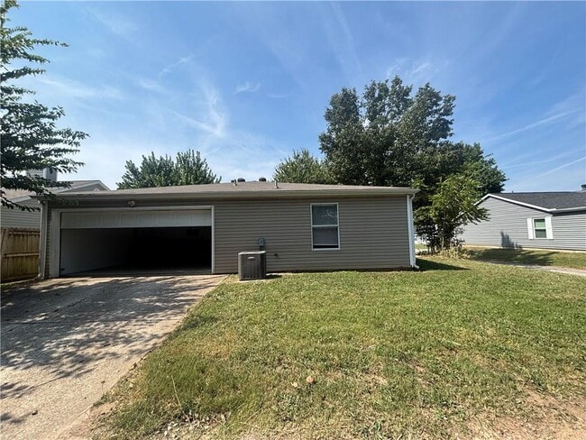 Building Photo - 1701 Signature Dr