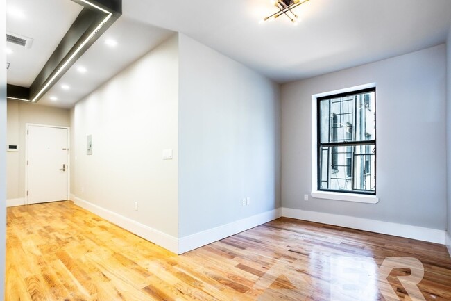 Building Photo - 245 Sullivan Place