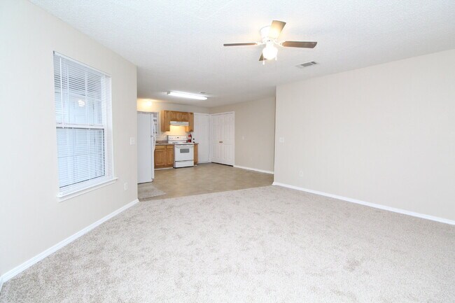 Foto del edificio - Updated 3BR Patio Home in Brownsville with Open Living Layout, Interior Laundry, Easy-Care Yard &...