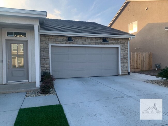 Foto del edificio - Stunning 3 Bedroom 2 Bath Home In Riverstone! SOLAR!