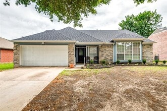 Building Photo - 8110 Regatta Dr
