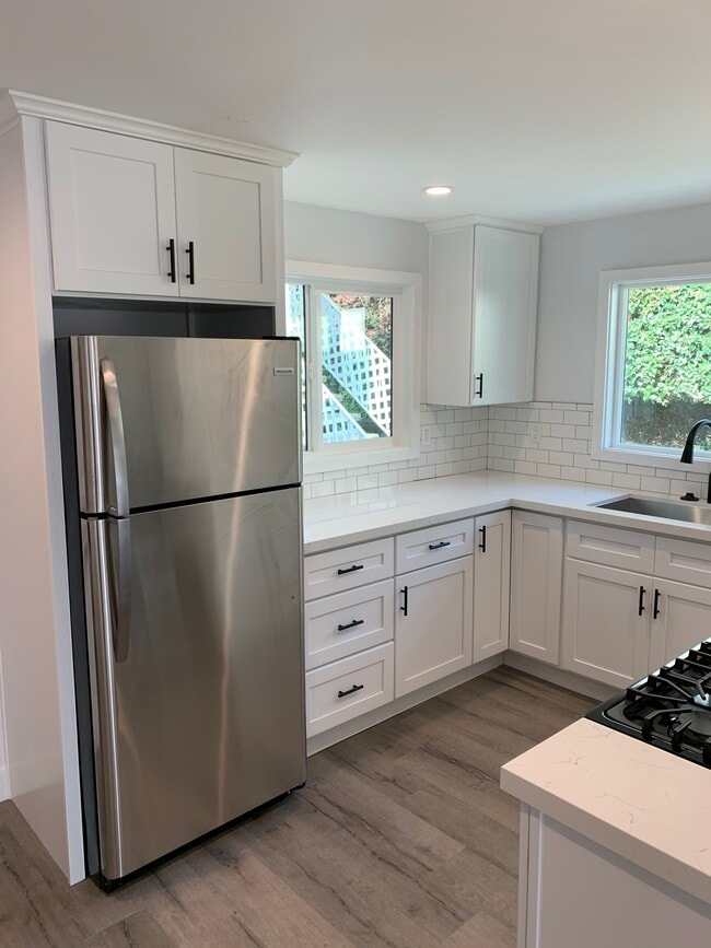 Building Photo - 5549 Fulcher Ave