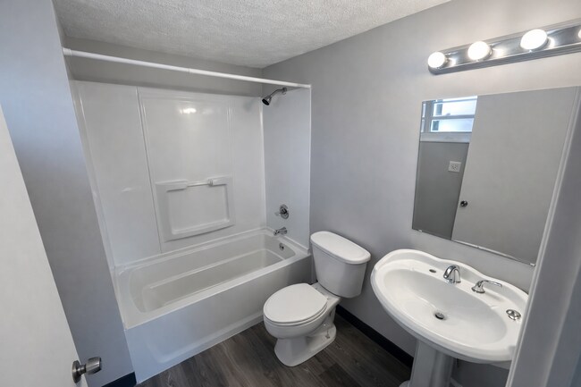 Foto del edificio - 126 Wilson Dr