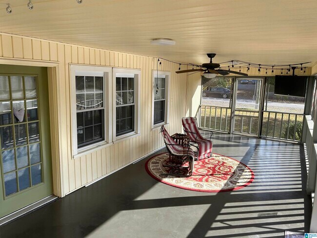 Foto del edificio - 2919 University Blvd E