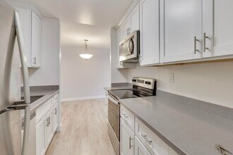 Building Photo - 1016 Continentals Way