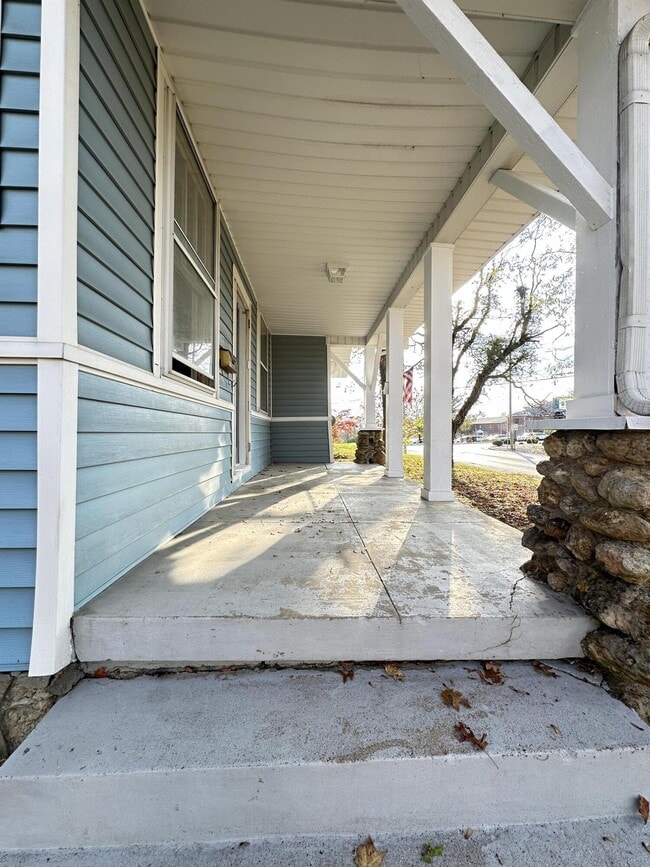 Building Photo - 463 Linden Ave