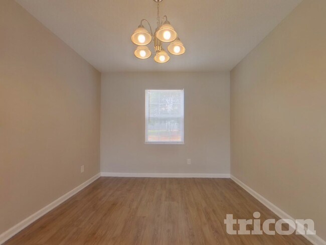 Building Photo - 672 Thornhill Dr