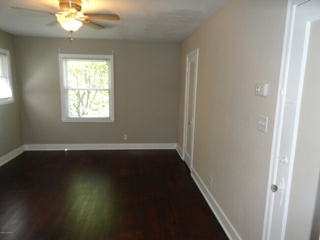 Building Photo - 127 Kennedy Ave