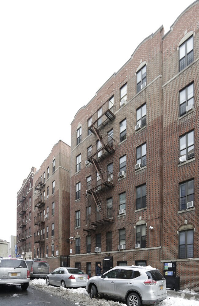 Primary Photo - 2410 Davidson Ave