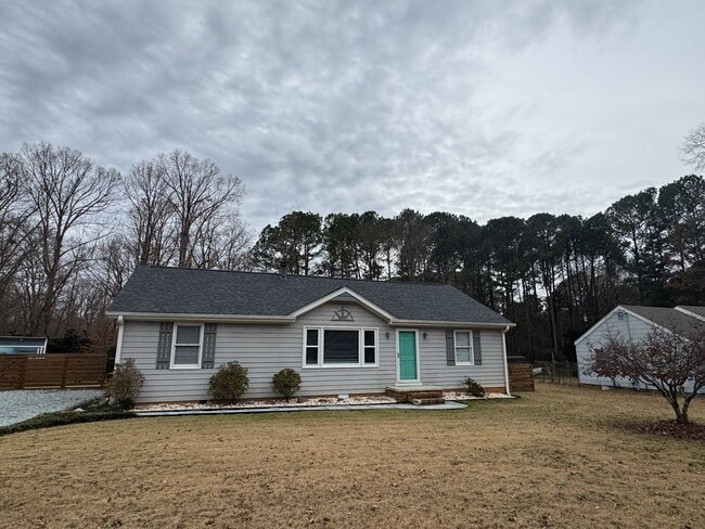 Building Photo - Cozy Home with Upgraded Finishes