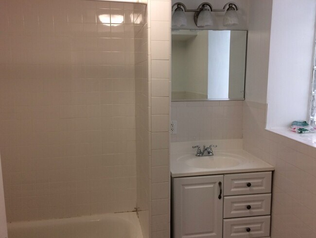 Images are representative samples of the advertised unit. Actual units shown during tours may differ - 207 Park Dr