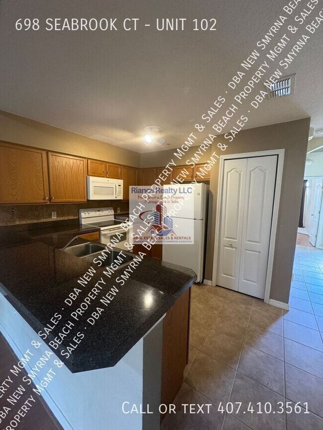 Building Photo - 698 Seabrook Ct