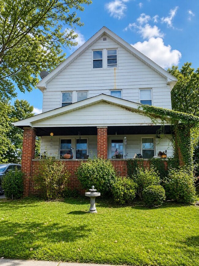 Building Photo - 20664 Miller Ave