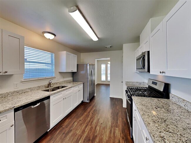 Foto del edificio - 4002 Ashview Ln