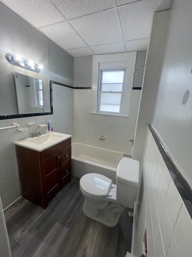 Building Photo - 204 N Hamilton St