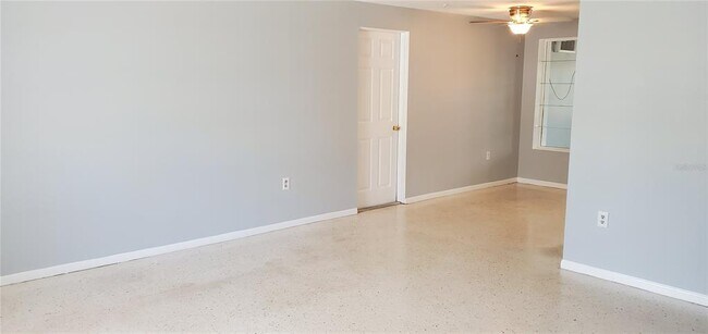 Foto del edificio - 4626 Hunter Ridge Dr