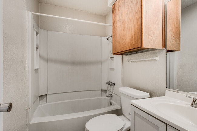 Foto del edificio - 5707 Spring Meadow Rd