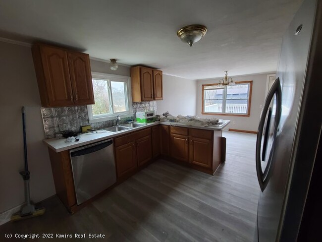 kitchen - 128 Thayer Road Ext