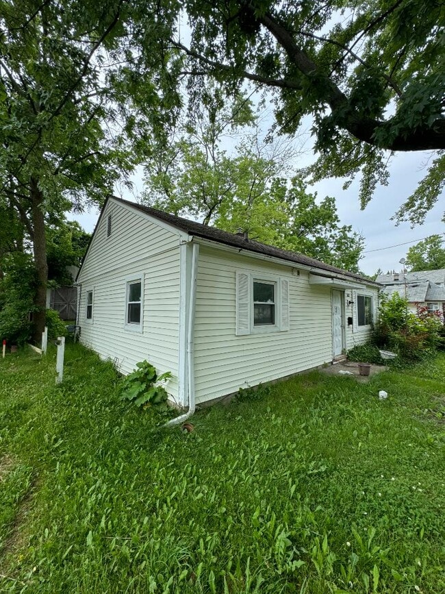Building Photo - 322 S Hayford Ave