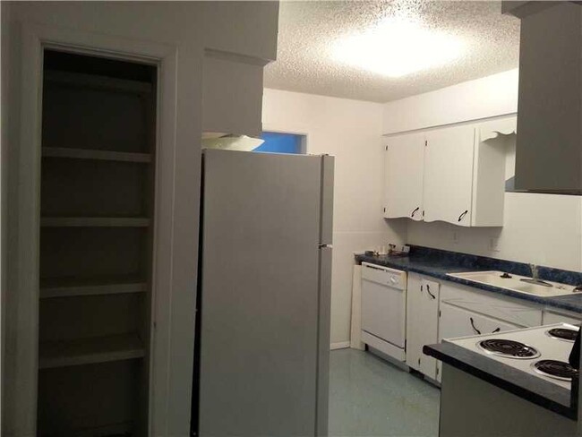 Foto del edificio - 1102 N West End St