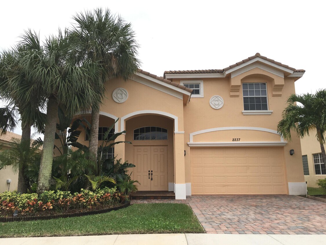 Foto principal - 2237 Newport Isles Blvd