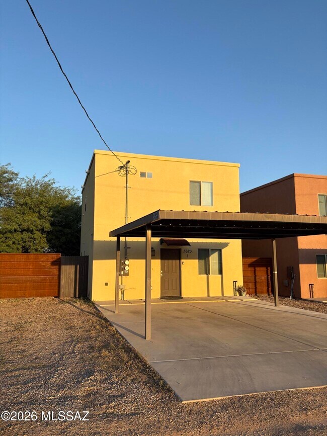 Building Photo - 3623 E Bellevue St