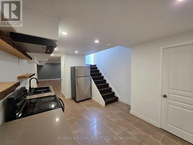 Building Photo - 8383 Heikoop Crescent