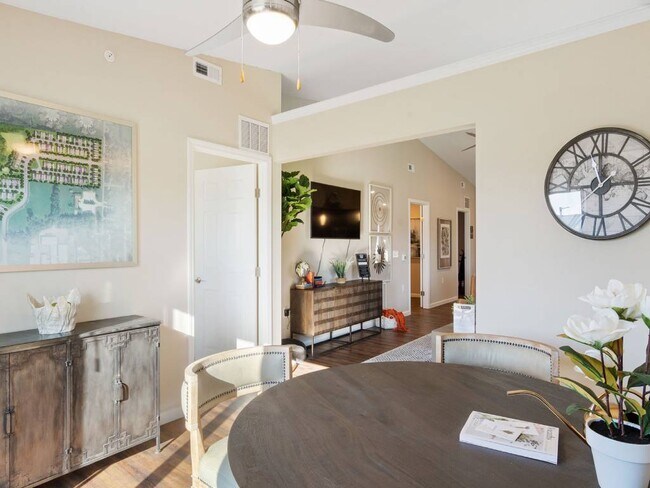 Habitación para todos tus artículos del hogar favoritos - Redwood Groveport