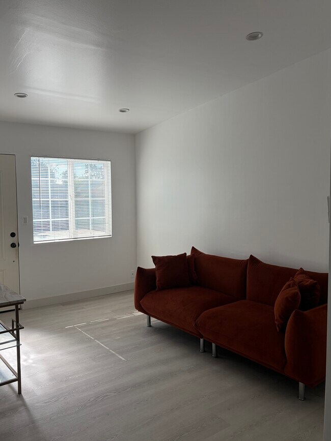 Foto del edificio - 8561 Orion Ave