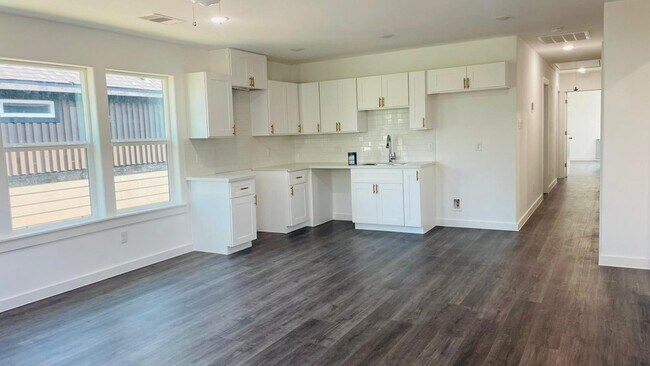 Building Photo - 8414 Sandra St