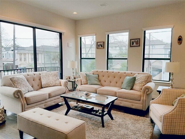 Foto del edificio - 5305 Petty St
