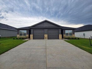 Building Photo - 908 Cherry Laurel Ln