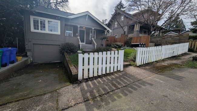 Building Photo - 3440 SW Falcon St