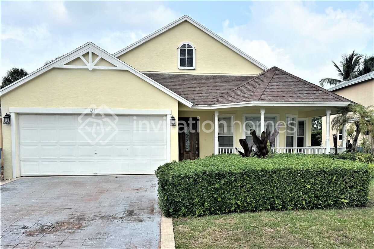 Foto principal - 123 Country Club Way