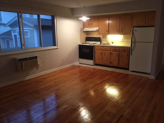 Primary Photo - 550 Whitney Ave