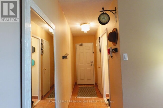 Building Photo - 3065 Queen Frederica Dr