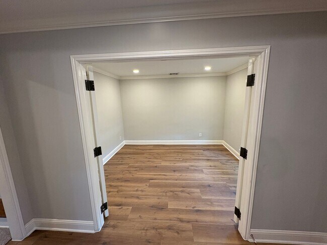 Foto del edificio - Totally redone 4 bedrooms townhouse.