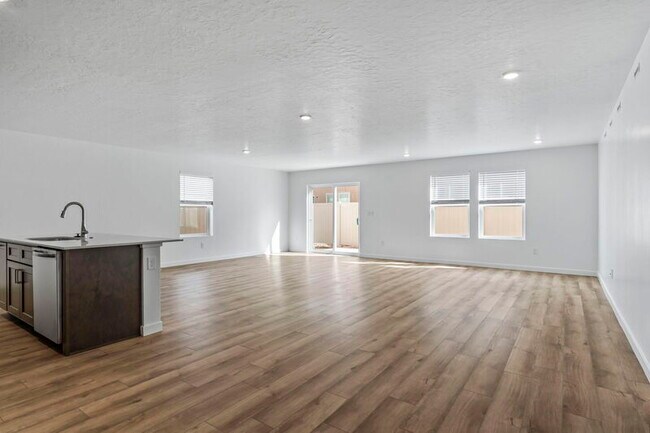 Building Photo - 6743 Yoke St