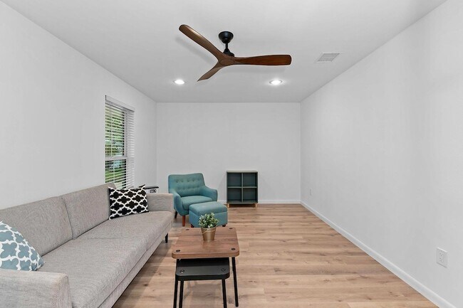 Foto del edificio - 8806 Ridgehill Dr