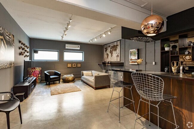 Foto del edificio - 7224 Hillside Ave