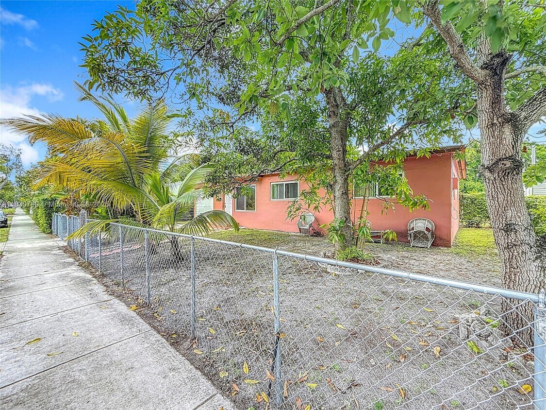 Foto principal - 15705 NE 10th Ave