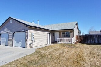 Building Photo - 482-484 NW Wood Duck Pl