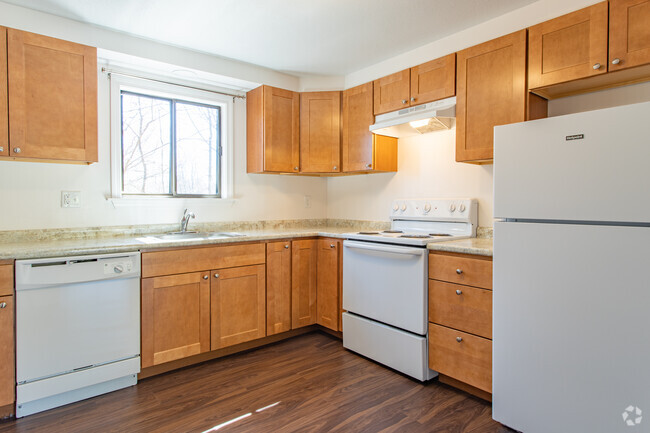 3BR, 1BA, - 955SF - Royal Oak Apartments