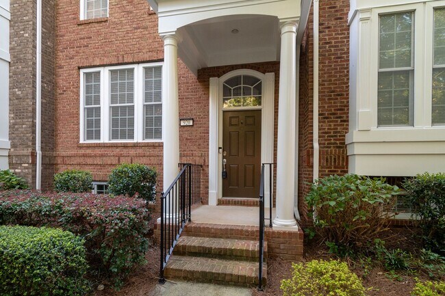 Foto del edificio - Gorgeous Townhome in the Heart of Fort Mil...