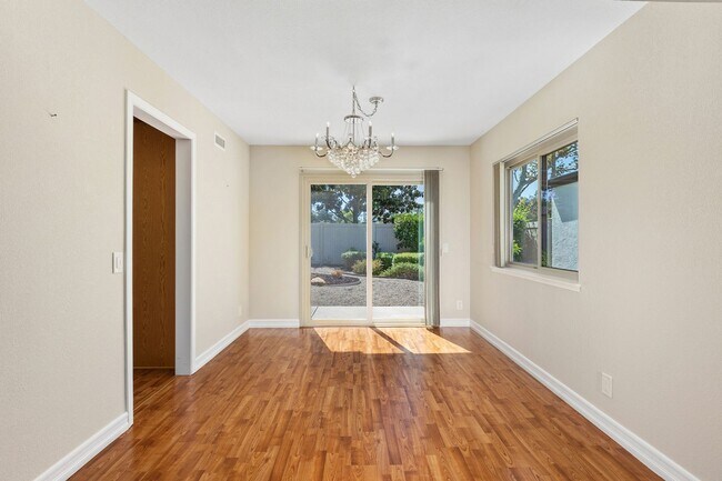 Foto del edificio - Spacious Home w/ Loft in Village Park!