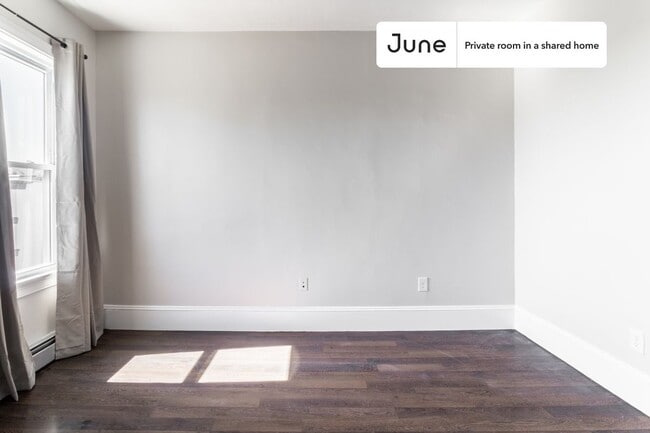 Building Photo - Room in Shared 4 bed/1.5 bath home