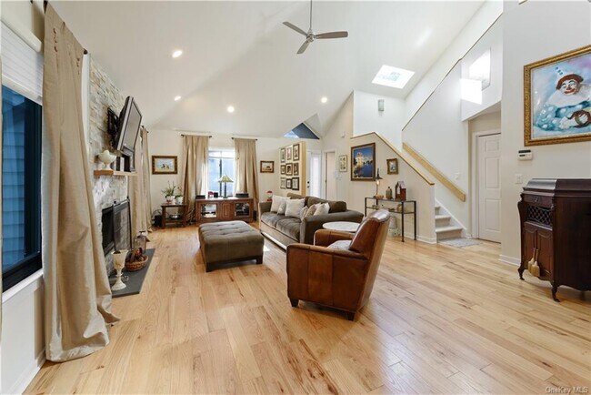 Foto del edificio - 11 Woodhollow Rd