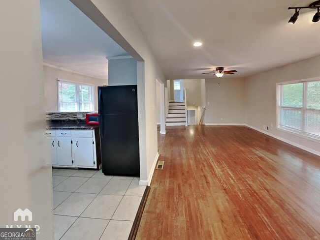 Building Photo - 5730 Deerfield Ln